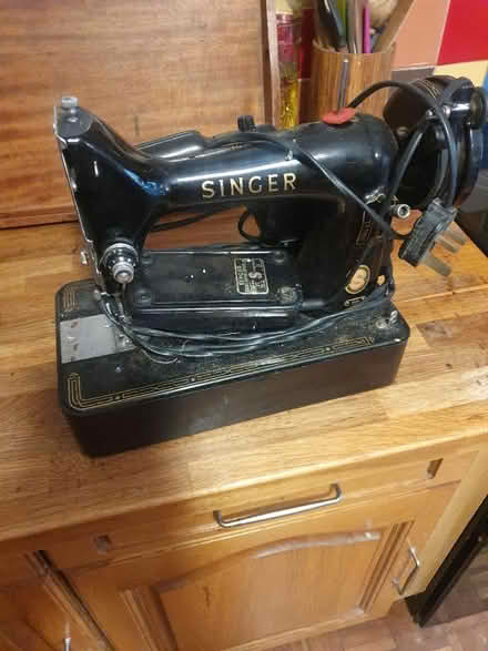 Photo of free Singer sewing machine (Chalford Hill) #1