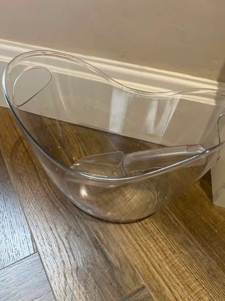 Photo of free Small ice bucket with scoop (SE20) #1