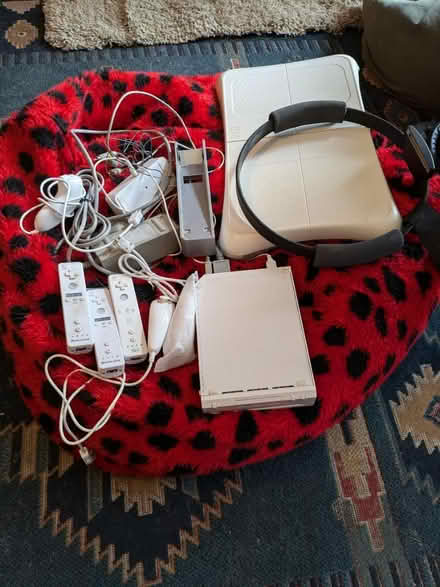 Photo of free Wii bundle (BA12 Mere) #1