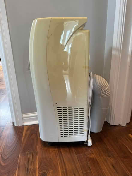 Photo of free Air conditioning unit (Petts Wood BR5) #2