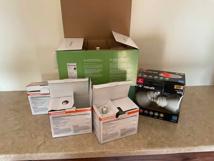 Photo of free CFL and incandescent flood lights (Mohegan Lake) #4