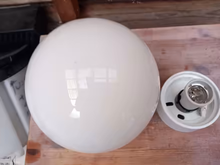 Photo of free White glass globe. (IP4) #4