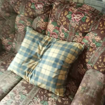 Photo of free 2 seater settee and 2 cushion (Pendleton M6) #3