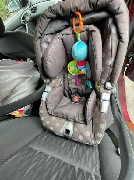 Photo of free Used baby carrier carseat & isofix (S8 7rz) #2