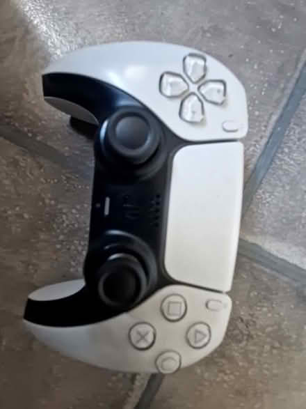 Photo of free Ps5 controller for spares or repairs (Ballingry KY5) #1
