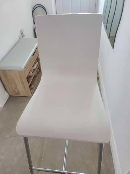 Photo of free White bar chair (CR0) #1