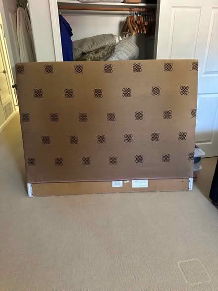 Photo of free Queen size Headboard/ metal frame (Cuernavaca) #1