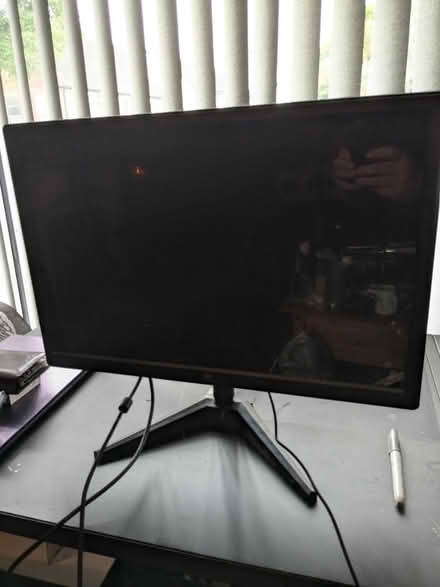 Photo of free 19" monitor (BA12 Mere) #1