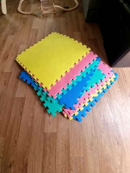 Photo of free 10 large interlocking foam floor mat tiles (Ninfield TN33) #1