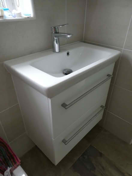 Photo of free Vanity unit and basin (Smiths Estate OX28) #1