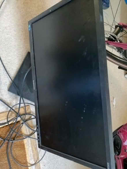 Photo of free Samsung monitor (Forest Row RH18) #1