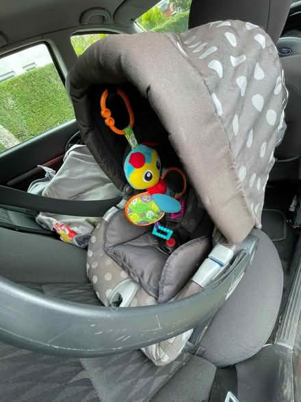 Photo of free Used baby carrier carseat & isofix (S8 7rz) #4