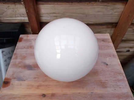 Photo of free White glass globe. (IP4) #1