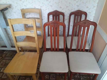 Photo of free 6 dining chairs, mismatched (Welling DA16) #1