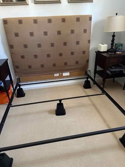 Photo of free Queen size Headboard/ metal frame (Cuernavaca) #2