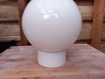 Photo of free White glass globe. (IP4) #2