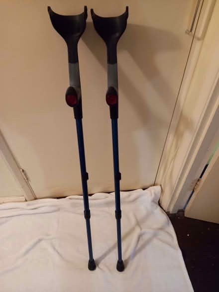 Photo of free modern crutches (Southwick BN42) #2