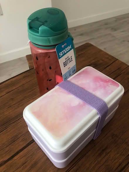 Photo of free Girls water bottle and lunch box (N1) #1