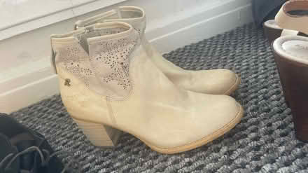 Photo of free Woman Shoes (L14 Dovecot) #4