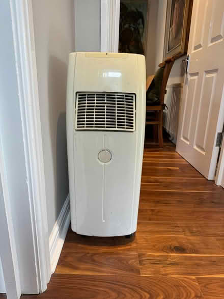 Photo of free Air conditioning unit (Petts Wood BR5) #3