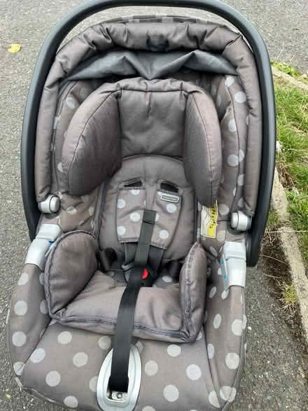 Photo of free Used baby carrier carseat & isofix (S8 7rz) #1