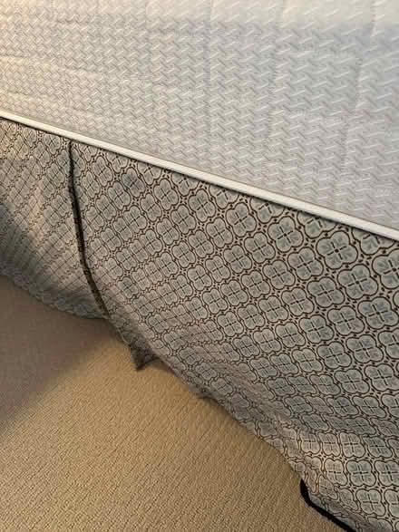 Photo of free Queen size Headboard/ metal frame (Cuernavaca) #3
