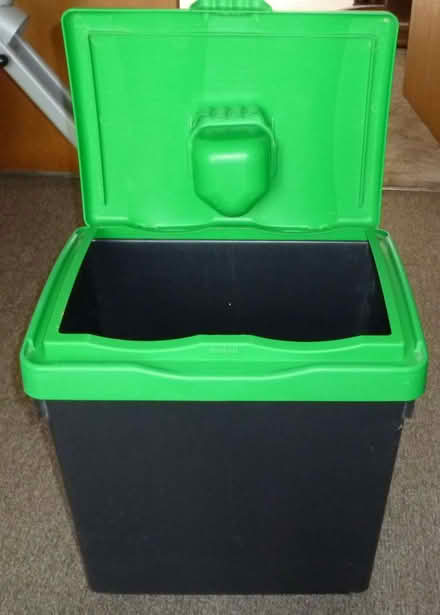 Photo of free Dry bird/petfood storage bin (Cheltenham GL53) #2
