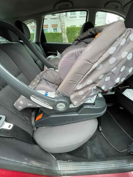 Photo of free Used baby carrier carseat & isofix (S8 7rz) #3