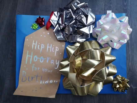 Photo of free Large gift bag and bows (Henley-on-Thames RG9) #1