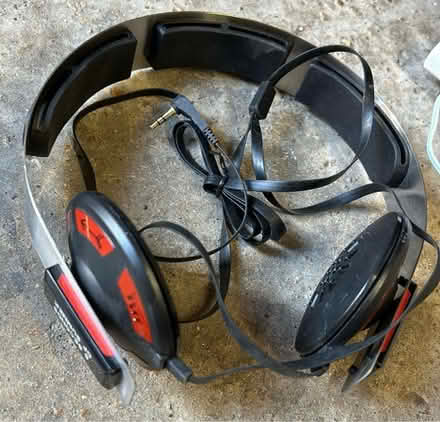 Photo of free Wired headphones (Beckton E6) #1