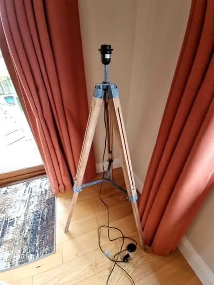 Photo of free Tripod lamp. (Bare LA4) #1