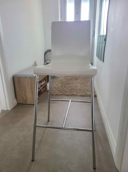 Photo of free White bar chair (CR0) #3