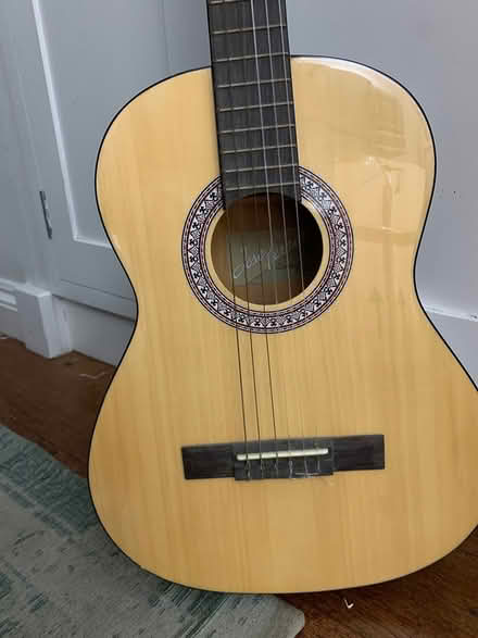 Photo of free 3/4 guitare (W1H) #2