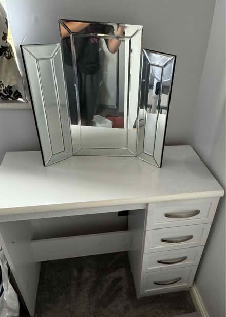 Photo of free Dressing table and mirror (Reading/slough) #1