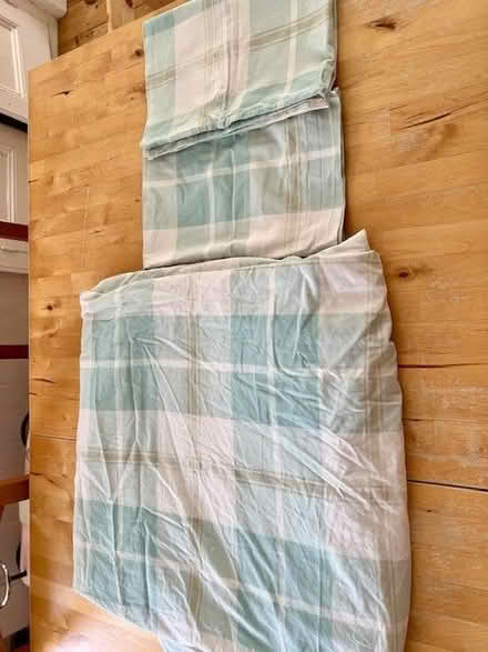 Photo of free King size duvet cover and 2 standard pillow cases (Morrell Avenue OX4) #1