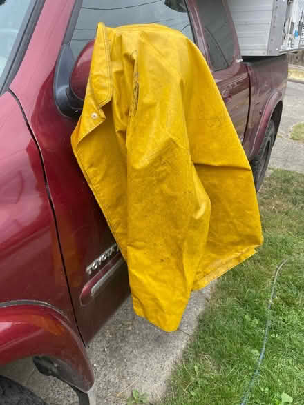 Photo of free M3ns raincoat (Phinney Ridge) #1