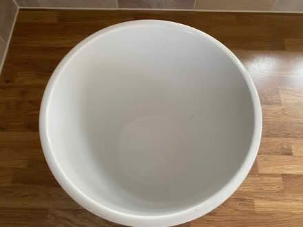 Photo of free Large Indoor White Plant Pot (Bassingham LN5) #3