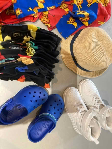 Photo of free Age 3-5 Clothes and Accessories (Dickens heath B90) #3