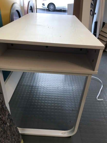 Photo of free White desk (Fitzrovia, W1W) #3