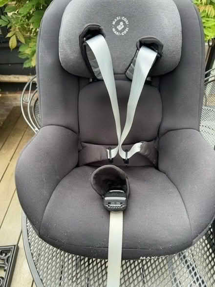 Photo of free Maxi Cosi Pearl car seat and base (Top Amersham HP6) #1