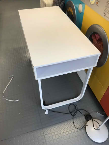 Photo of free White desk (Fitzrovia, W1W) #4