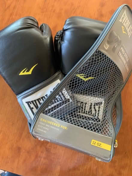 Photo of free Pair of Everlast training gloves (West 90s) #2