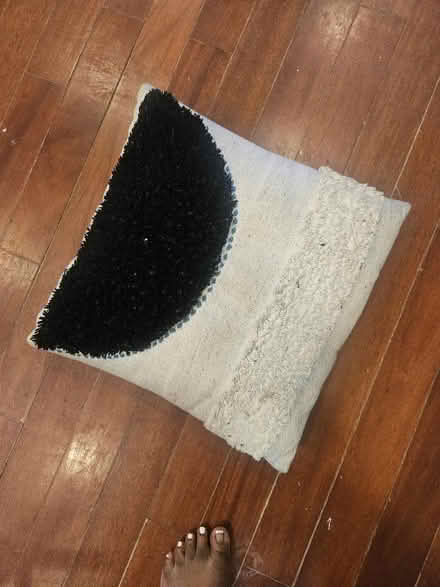 Photo of free 2 pillows need cleaning (NE DC by 8th and H st) #1