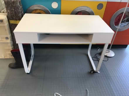 Photo of free White desk (Fitzrovia, W1W) #2