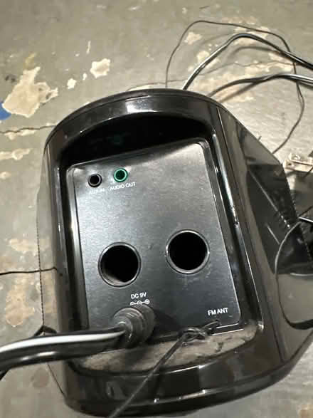 Photo of free Alarm clock w/ older iPod dock (Morgan hill) #4