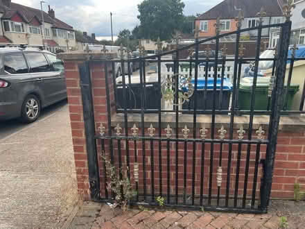 Photo of free House gate (New Malden KT3) #1