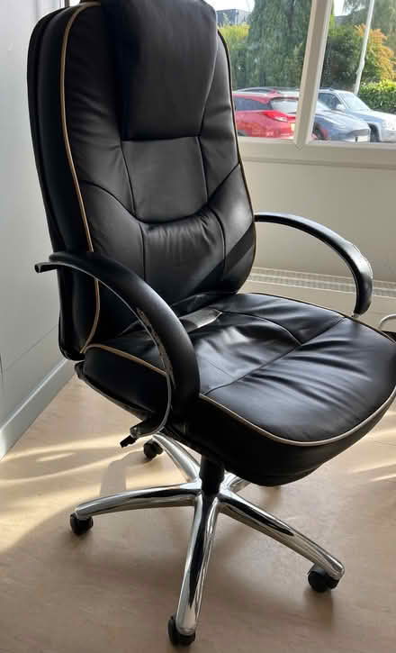 Photo of free Office chair (Weybridge KT13) #4