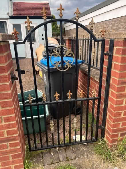 Photo of free House gate (New Malden KT3) #2