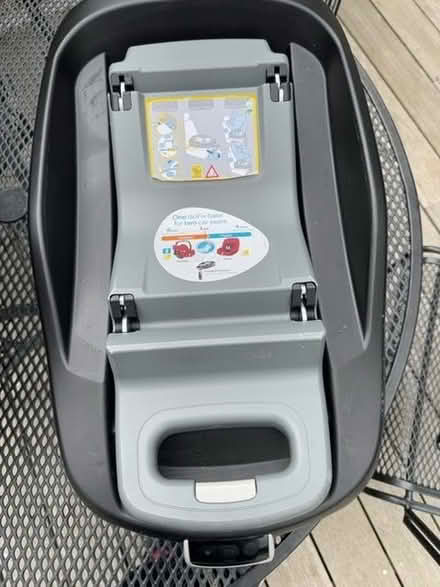 Photo of free Maxi Cosi Pearl car seat and base (Top Amersham HP6) #3
