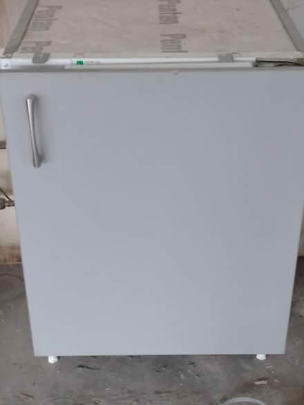 Photo of free Siemens integrated under fridge (Putney SW15) #2